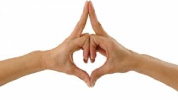 Finger-Yoga: Effektiv bei Spannungskopfschmerzen