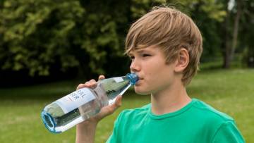 Richtiges Trinken ist für Kinder im Sommer besonders wichtig