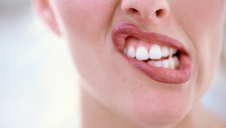 Was gegen Zähneknirschen und Kieferpressen hilft