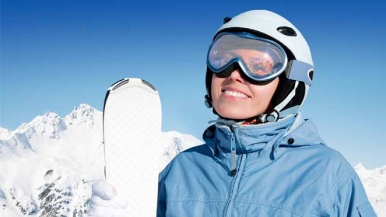 Hautpflege beim Skifahren – darauf kommt es an