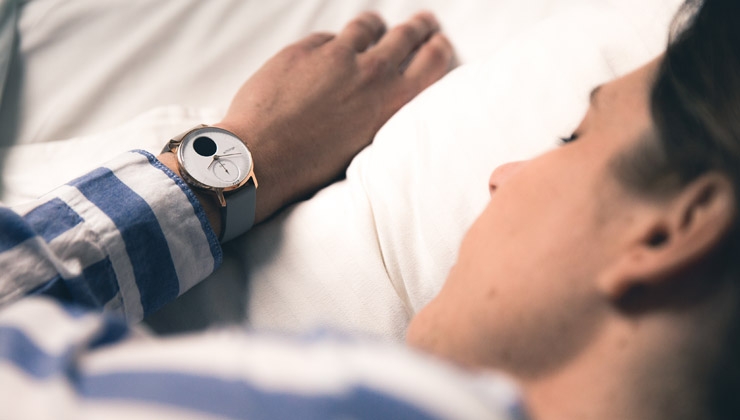 Withings -- Die Hybrid Smartwatch "Steel HR" von Withings überwacht den Schlaf